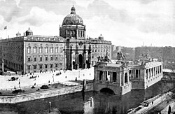 250px Berlin Nationaldenkmal Kaiser Wilhelm Mit Schloss 1900